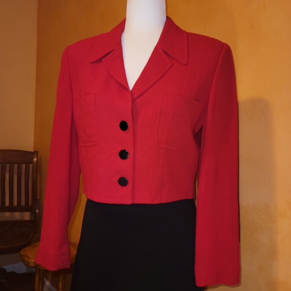 Linda Allerd for Ellen Tracy  Short Red Bolero Style Jacket in size 4.